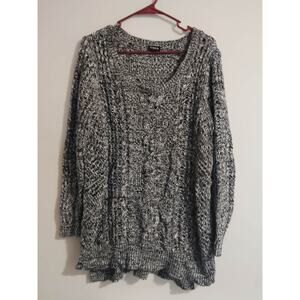 Torrid Women's Plus Size Black and White Sweater Size 2